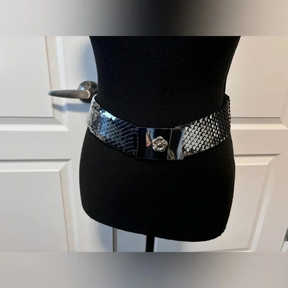 Vintage  | Metal Stretchy Belt with Flower Belt Buckle | OS - Picture 5 of 6